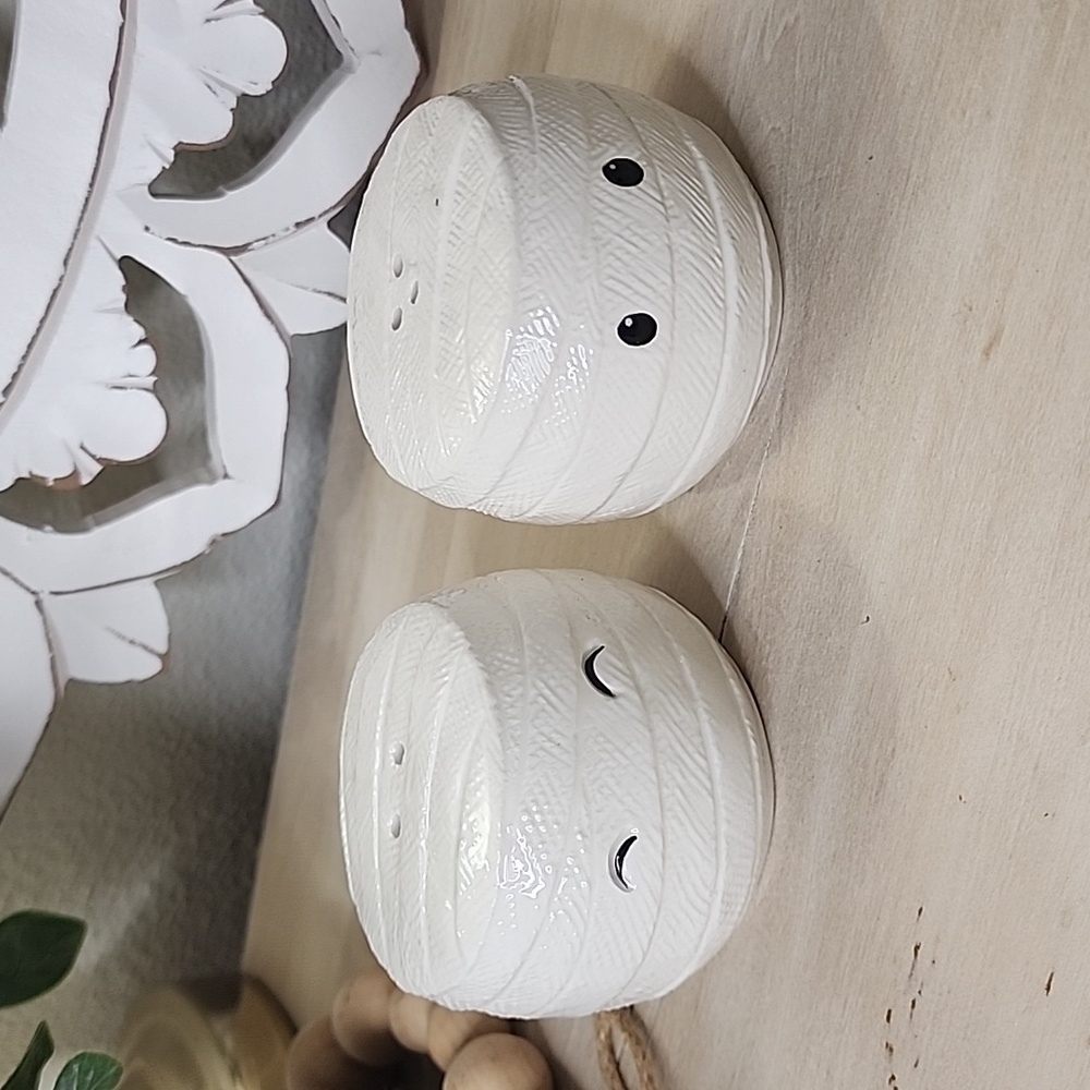 10 Strawberry Street Mummy Salt & Pepper Shakers